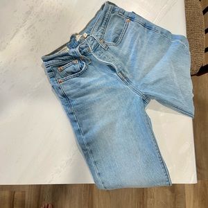 Levi’s Wedgie Straight w/Knee Hole